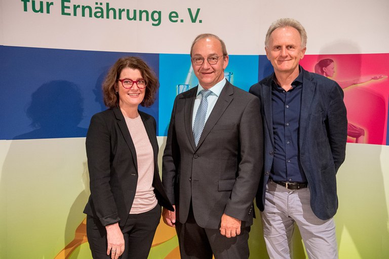 Prof. Dr. Britta Renner, Prof. Dr. Jakob Linseisen und Prof. Dr. Bernhard Watzl 
