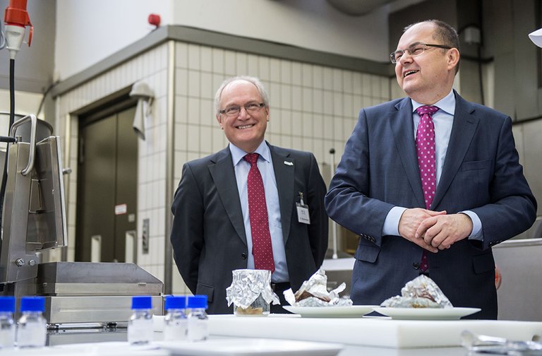 News_MinisterKU15.jpg 